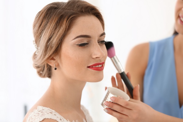 Maquillage pour mariage en institut de beauté à Commelle-Vernay - Melle'Zen